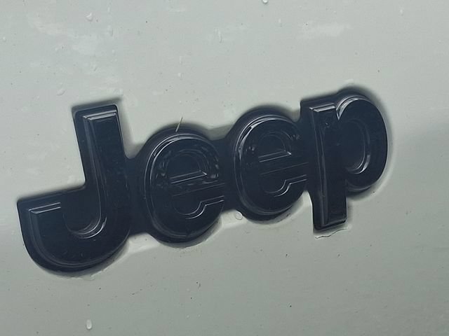 Used 2023 Jeep Grand Cherokee L Limited w/ Black Appearance Package AWD/4WD image 32