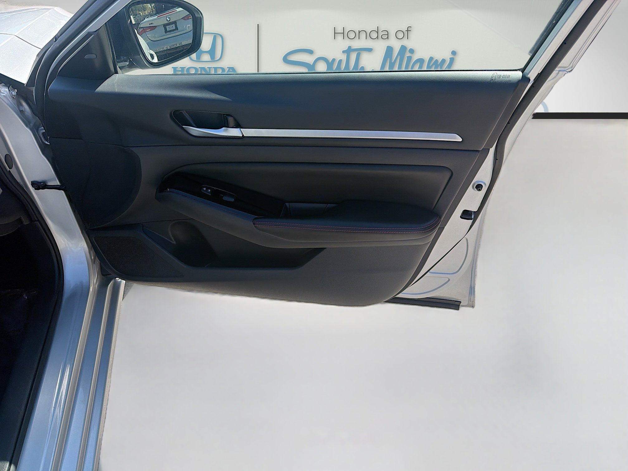 Used 2024 Nissan Altima 2.5 SR FWD image 32