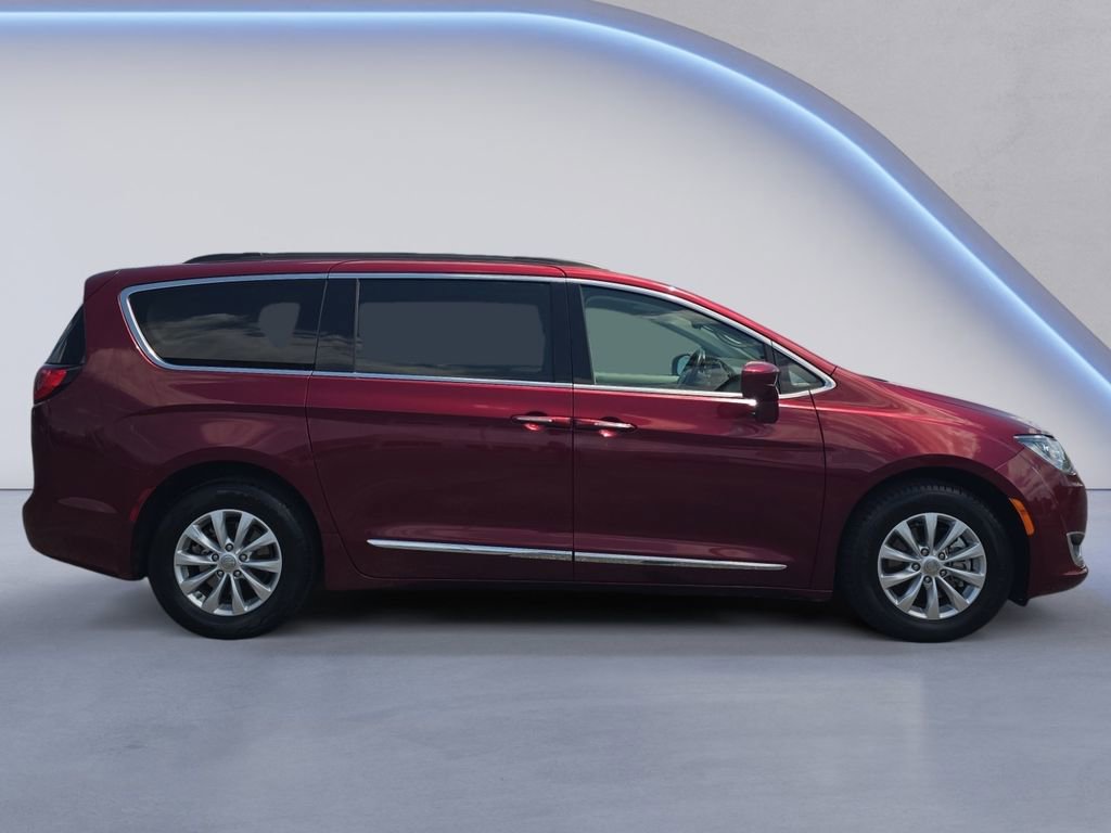 Used 2017 Chrysler Pacifica Touring-L FWD image 7