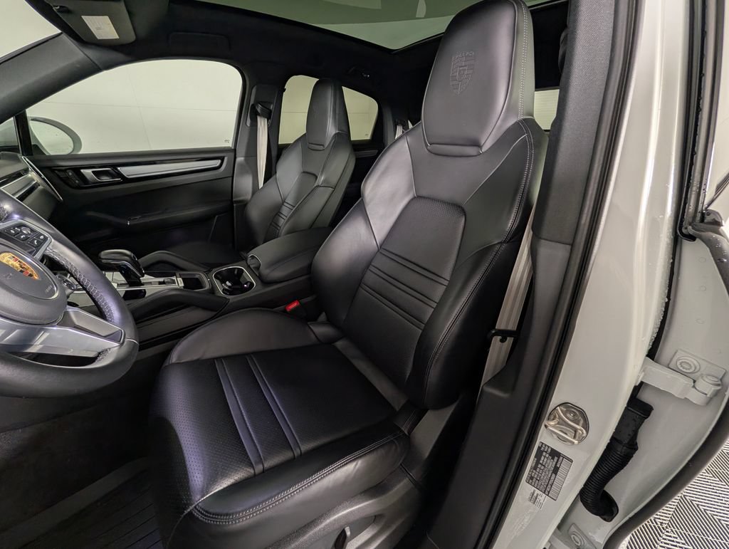 Certified 2023 Porsche Cayenne Platinum Edition AWD/4WD image 5