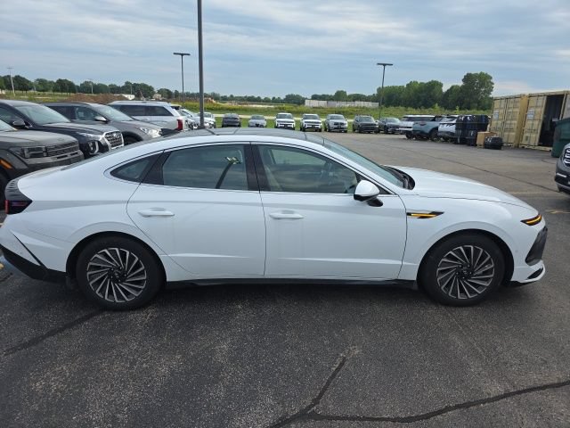 Used 2025 Hyundai Sonata Limited FWD image 4