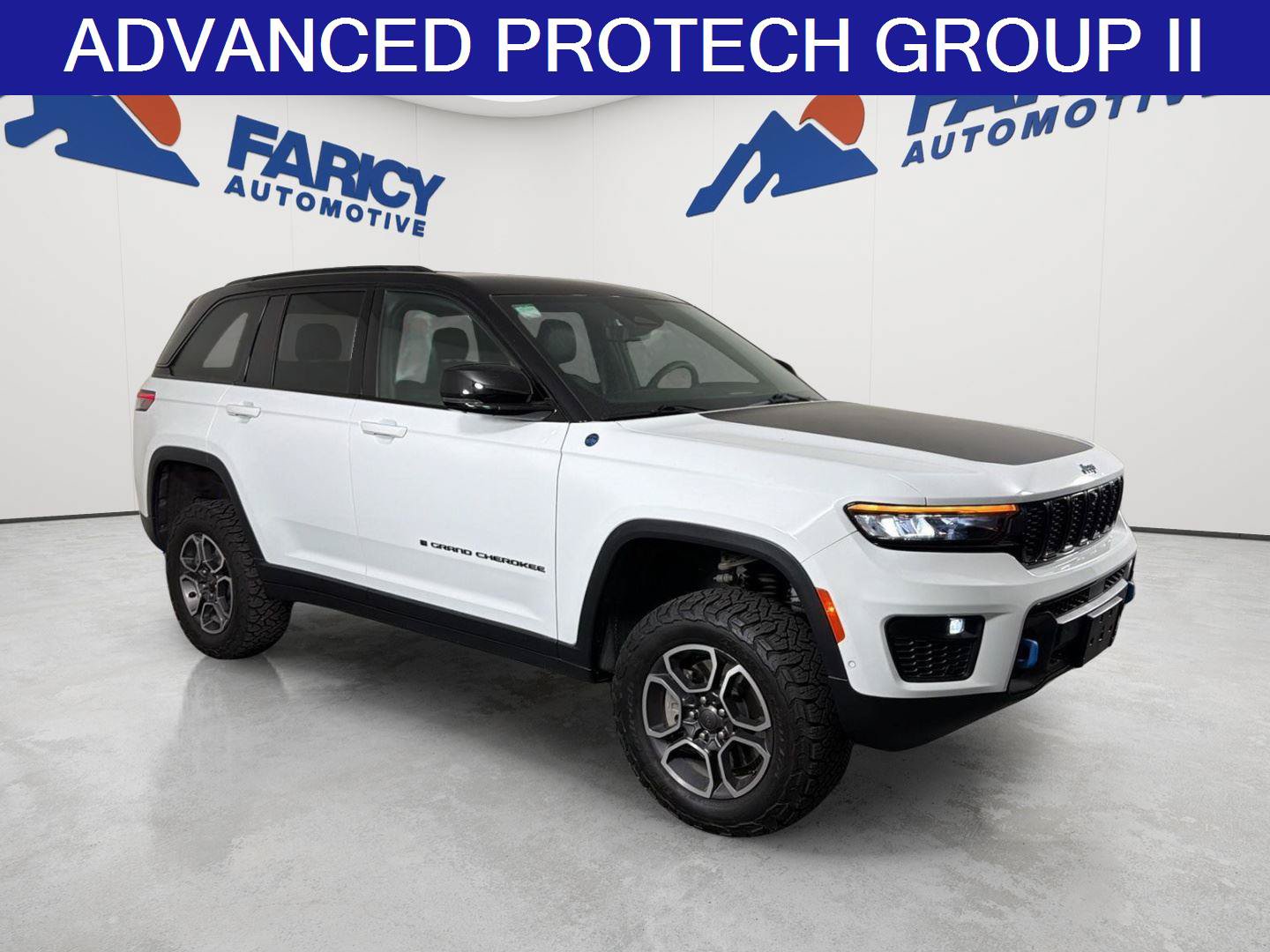 Used 2023 Jeep Grand Cherokee Trailhawk w/ Advanced Protech Group II AWD/4WD image 2