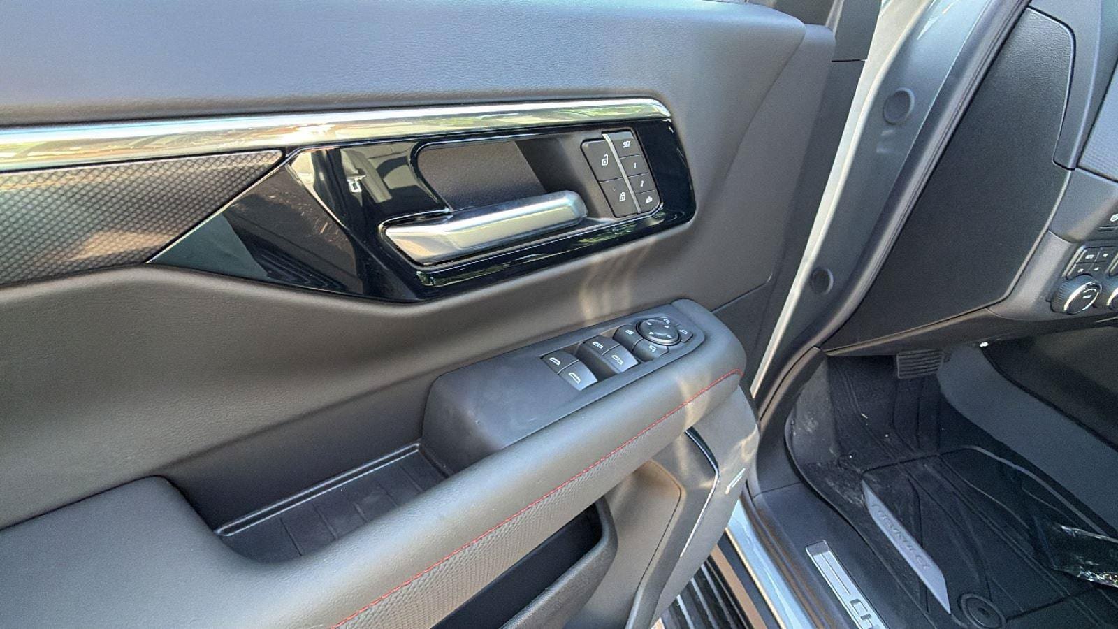 New 2026 Chevrolet Suburban RST w/ Comfort Package AWD/4WD image 14