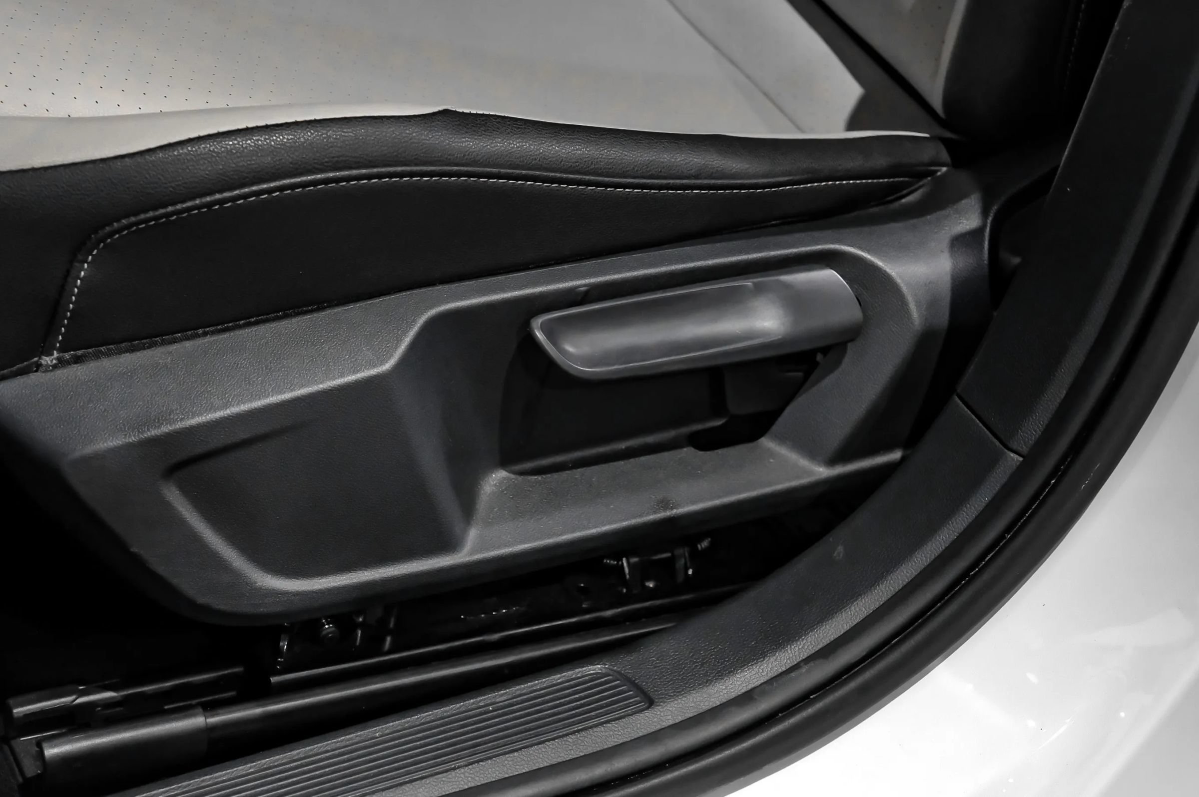 Used 2020 Volkswagen Jetta R-Line w/ R-Line Cold Weather Package FWD image 36