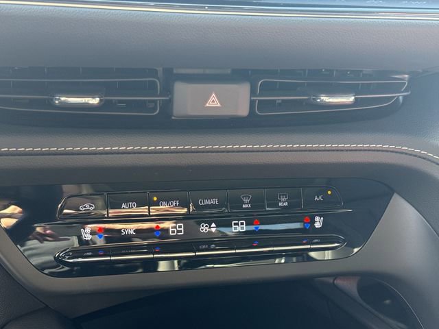 Used 2023 Buick Envision Avenir image 18