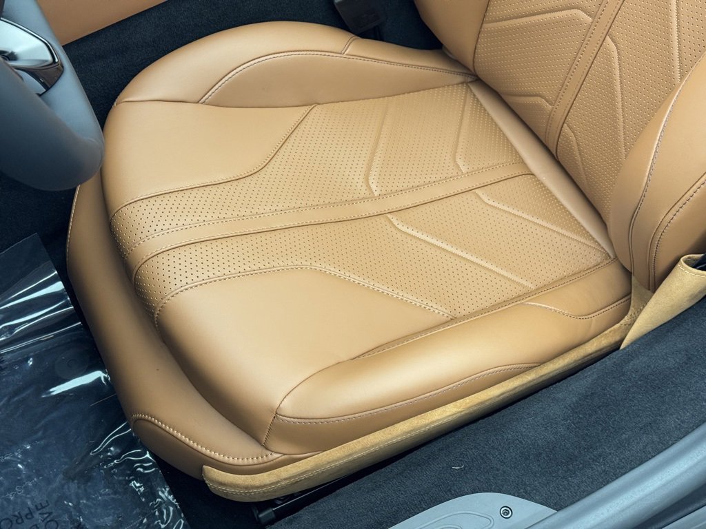 New 2026 Aston Martin V8 Vantage Roadster image 7