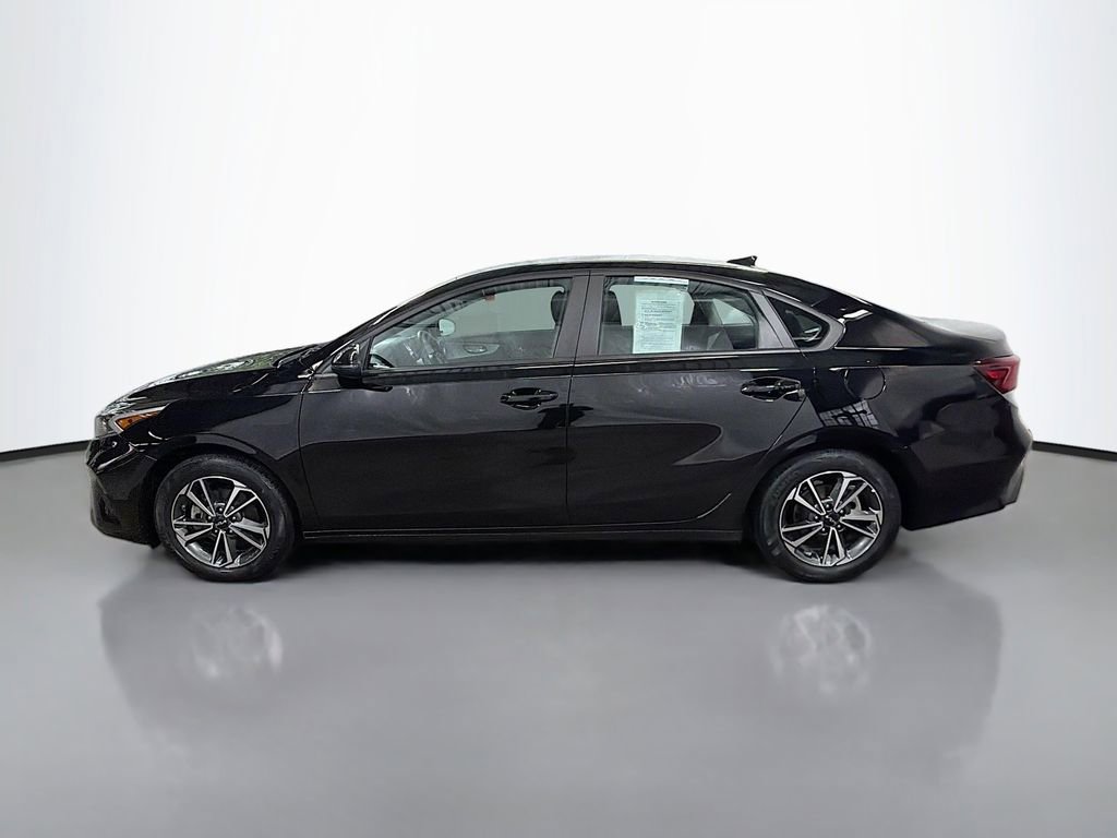 Used 2023 Kia Forte LXS w/ LXS Technology Package FWD image 7
