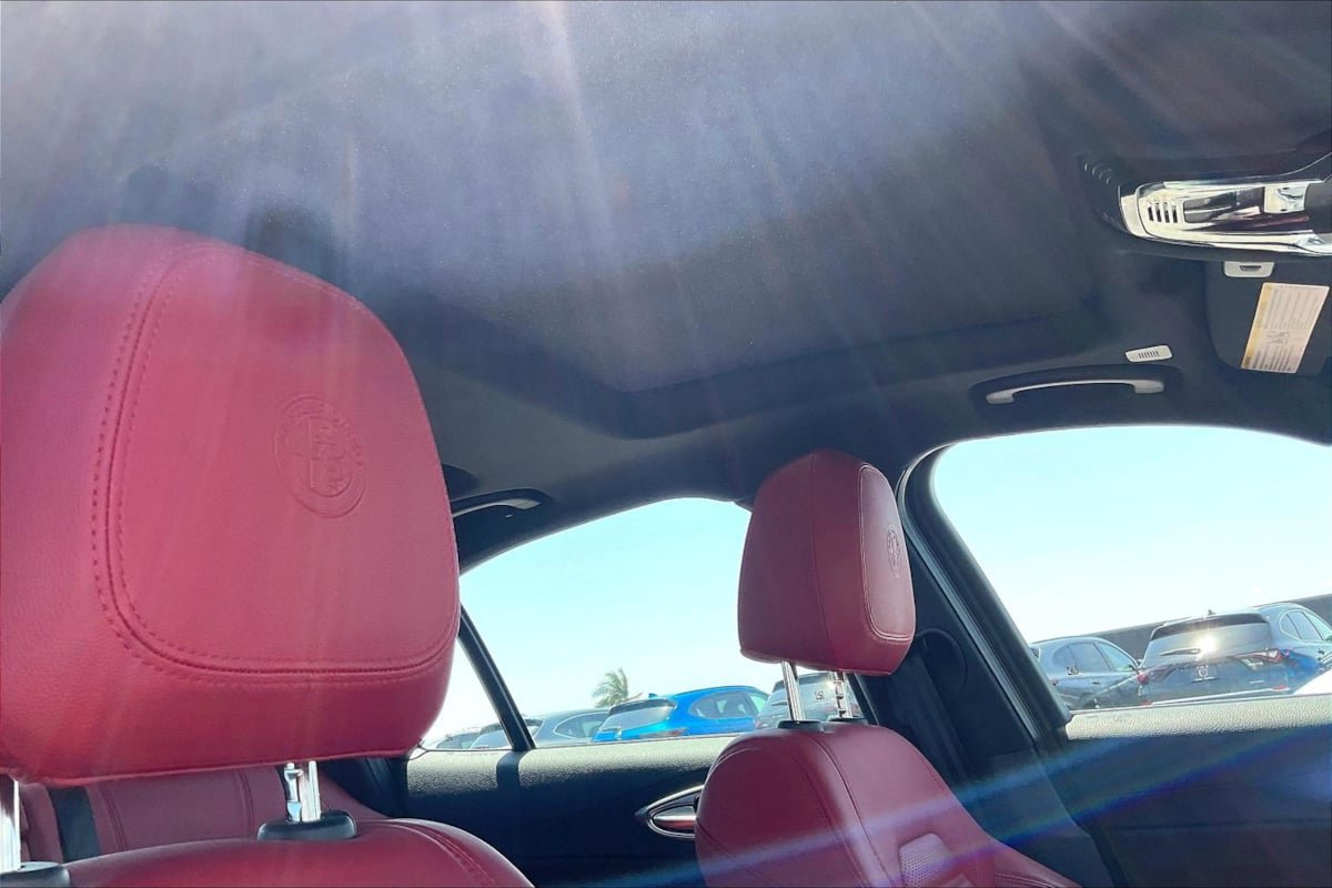 Used 2024 Alfa Romeo Giulia Veloce AWD/4WD image 19