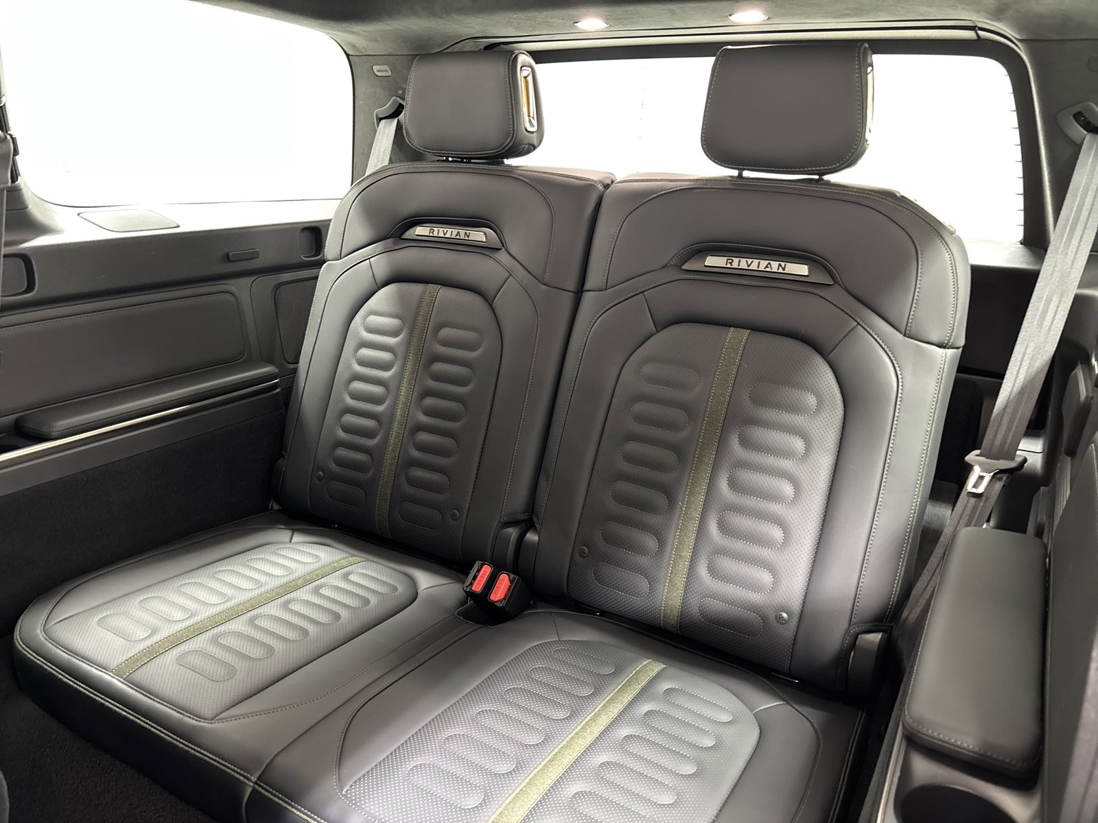 Used 2024 Rivian R1S Adventure image 25