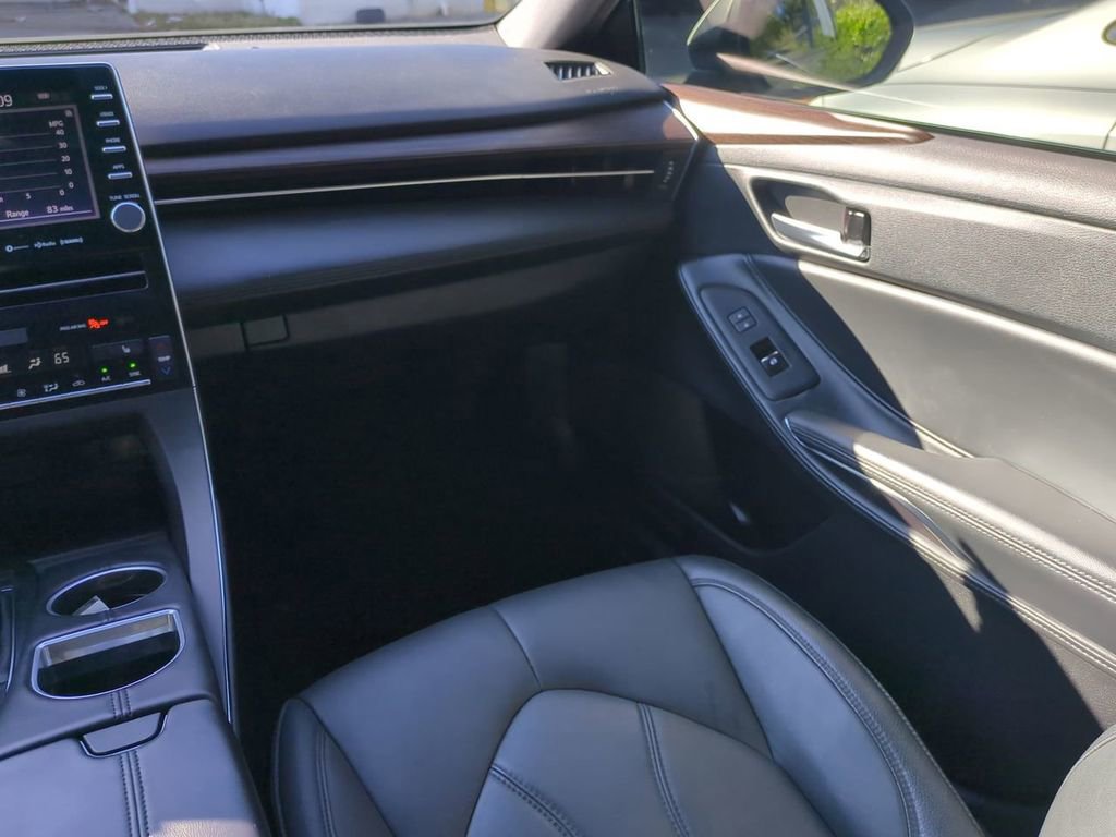 Certified 2022 Toyota Avalon XLE image 16