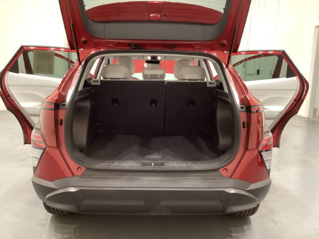 Used 2025 Hyundai Kona SEL FWD image 12