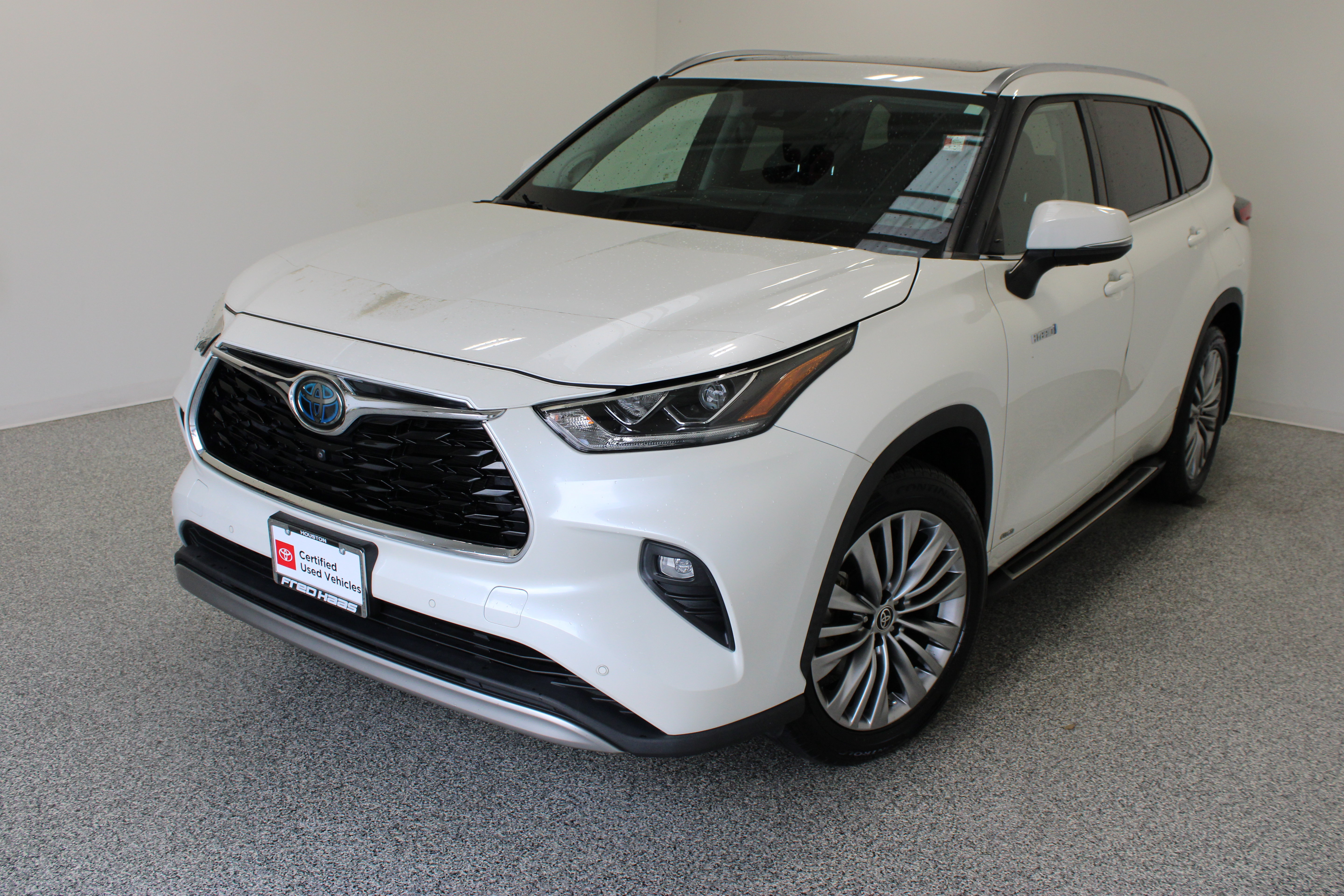 Used 2020 Toyota Highlander Platinum AWD/4WD image 2