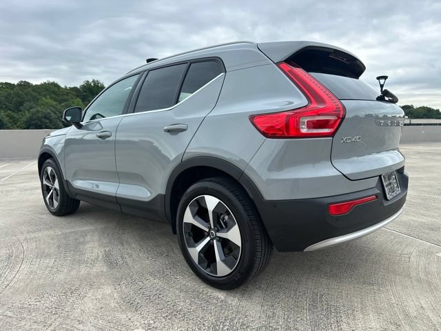 Certified 2025 Volvo XC40 B5 Plus AWD/4WD image 5