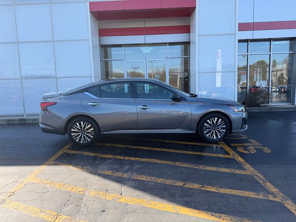 Used 2024 Nissan Altima 2.5 SV image 4