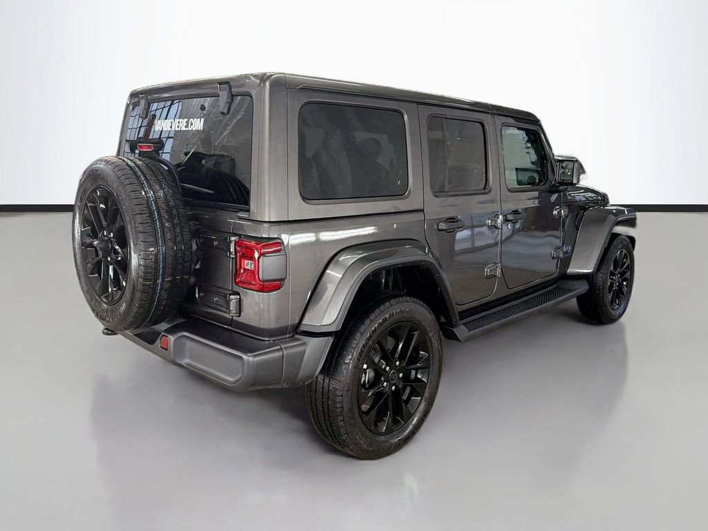 Used 2025 Jeep Wrangler Unlimited Sahara AWD/4WD image 7