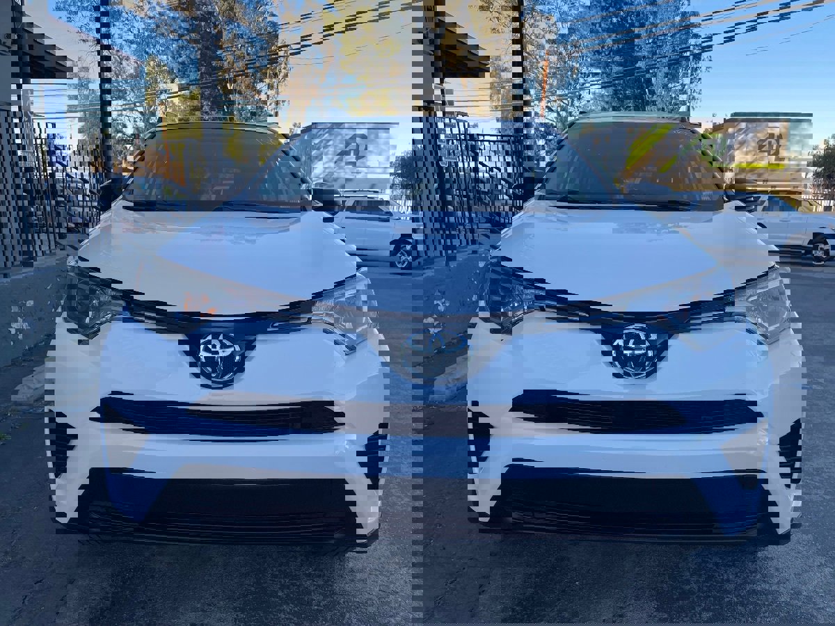 Used 2016 Toyota RAV4 LE image 2