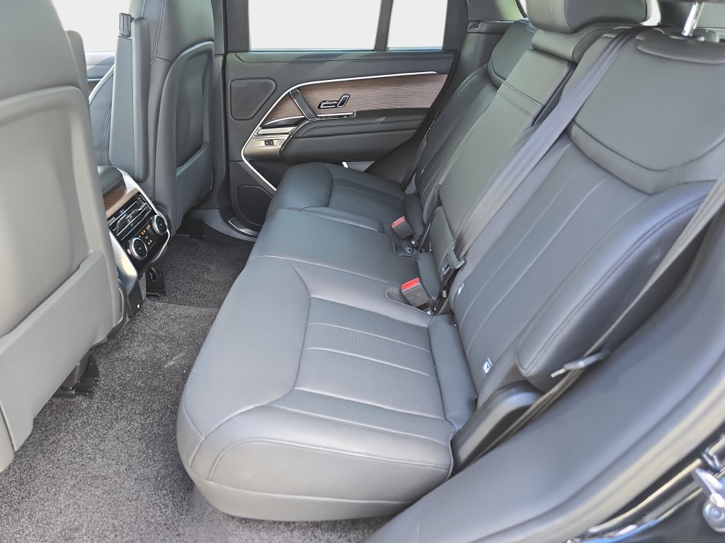 Certified 2025 Land Rover Range Rover SE AWD/4WD image 14