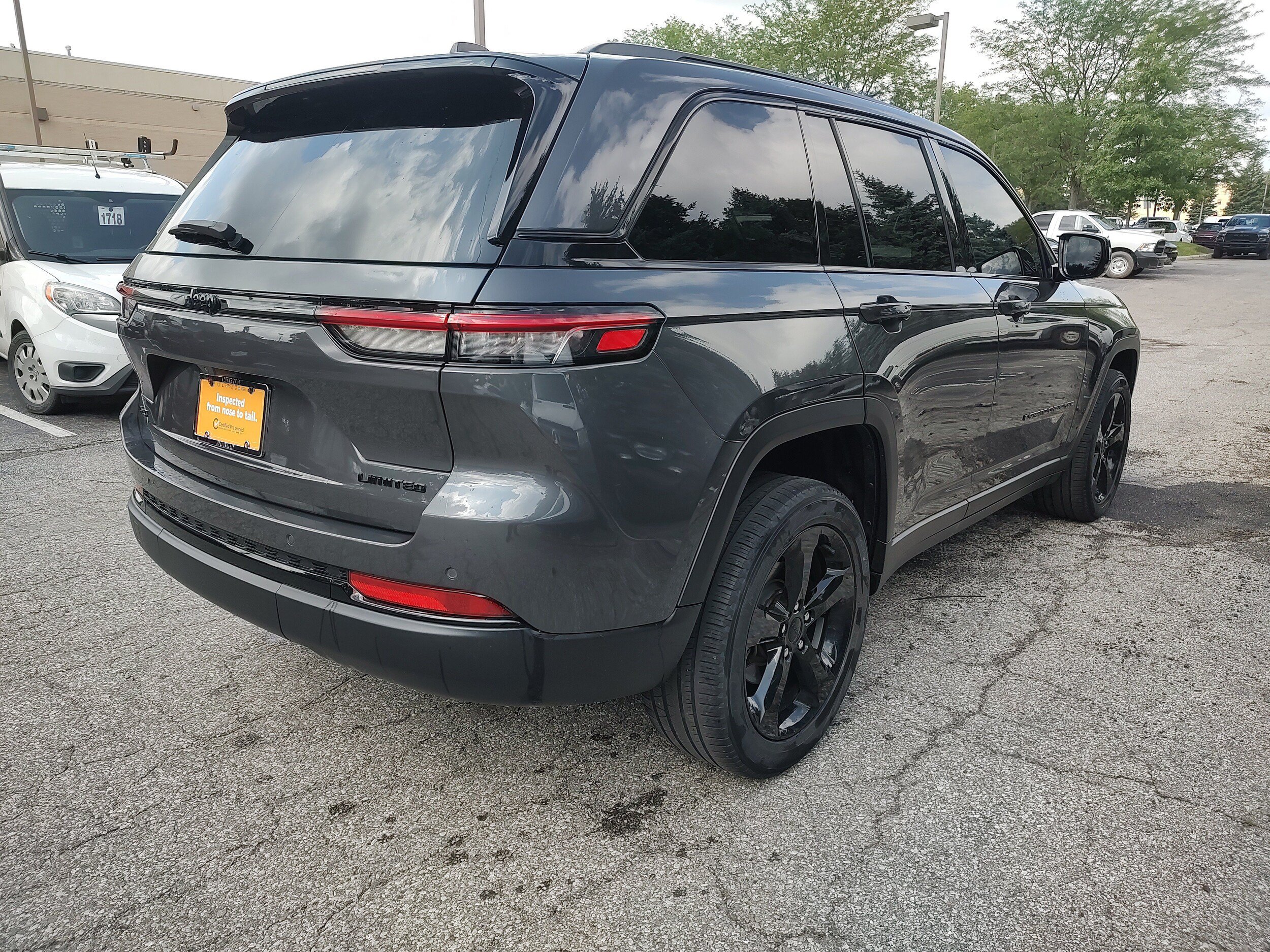 Certified 2023 Jeep Grand Cherokee Limited w/ Black Appearance Package AWD/4WD image 4