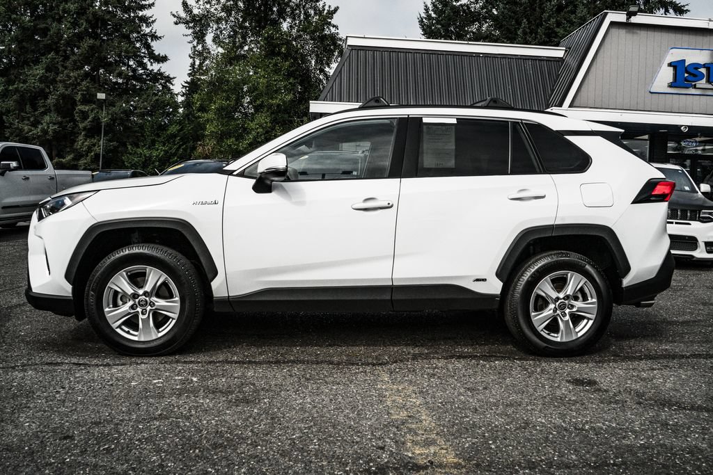 Used 2021 Toyota RAV4 XLE w/ XLE Grade Weather Package AWD/4WD image 20