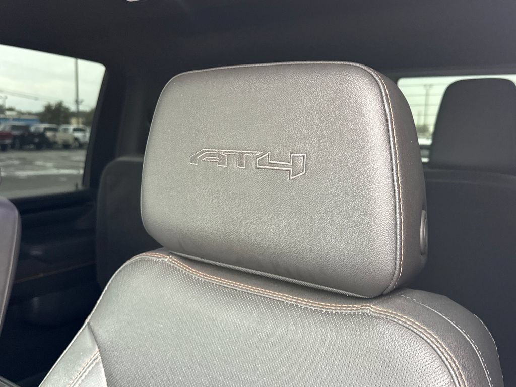 Used 2024 GMC Sierra 2500 AT4 w/ Technology Package AWD/4WD image 11