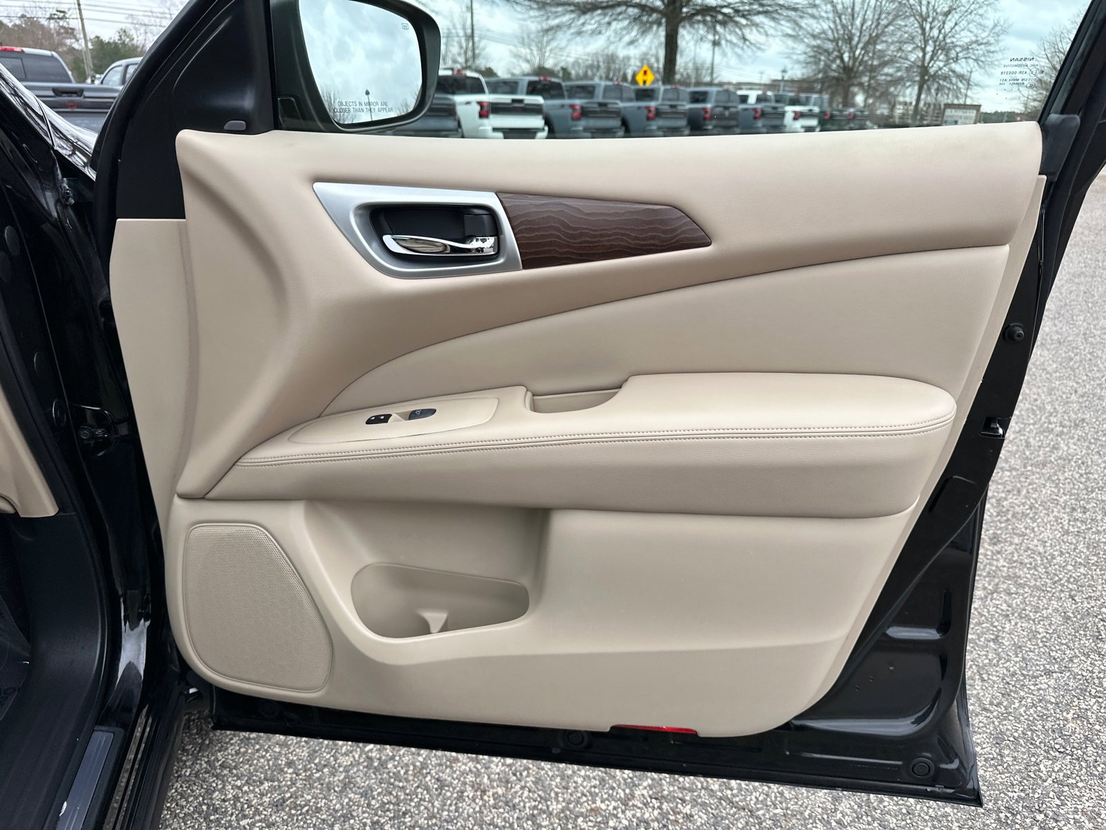 Used 2018 Nissan Pathfinder Platinum image 14