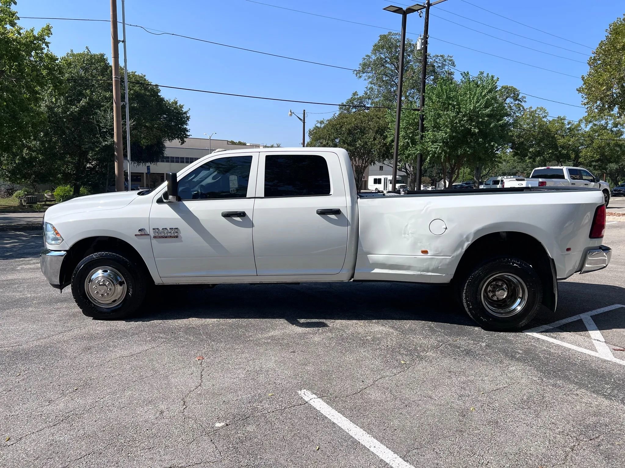 Used 2018 RAM 3500 Tradesman w/ Chrome Appearance Group image 23