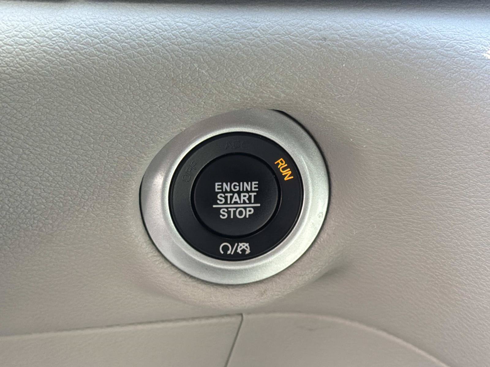Used 2023 Chrysler Pacifica Touring-L FWD image 14