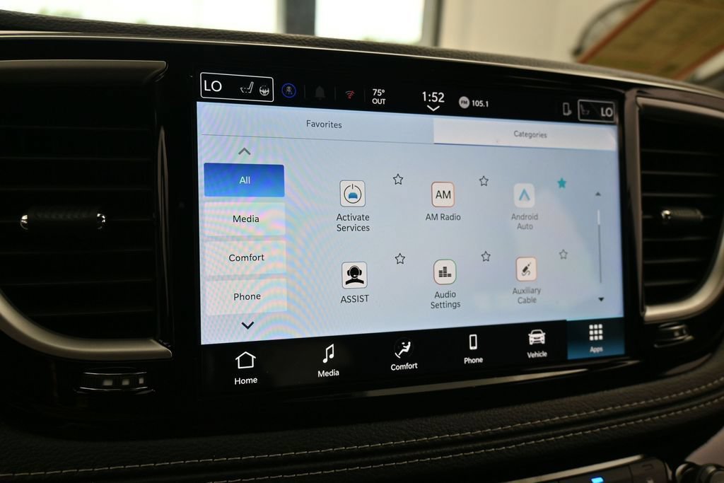 Used 2025 Chrysler Pacifica Select FWD image 17