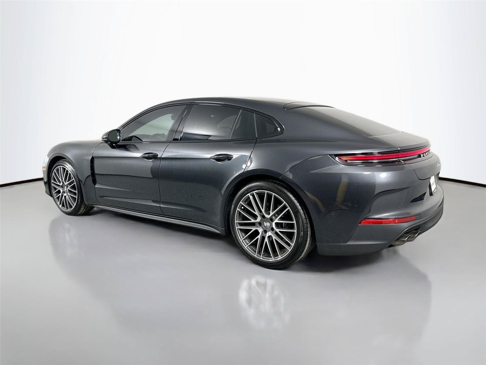 Certified 2024 Porsche Panamera image 3