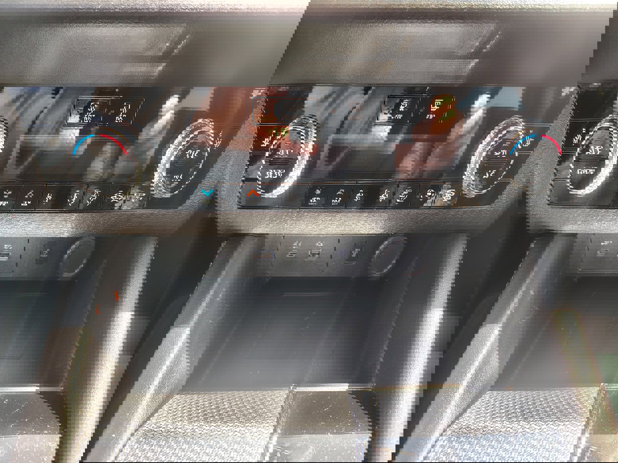 Used 2022 Mitsubishi Outlander SEL image 35