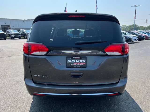 Used 2017 Chrysler Pacifica Touring-L FWD image 6
