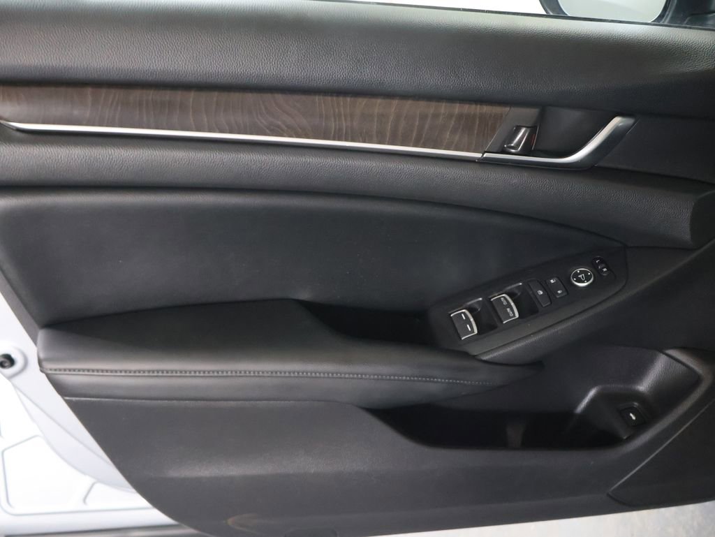 Used 2018 Honda Accord EX image 16