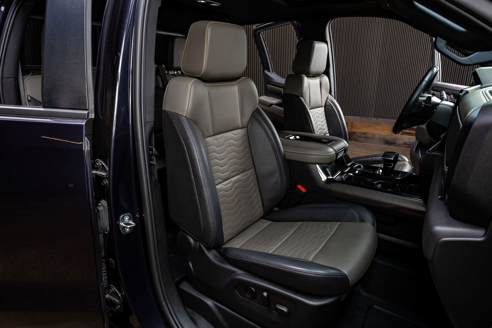 Used 2022 Chevrolet Silverado 1500 ZR2 w/ Technology Package image 31