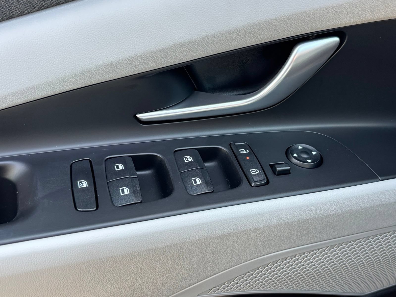 New 2026 Hyundai Elantra Limited FWD image 9