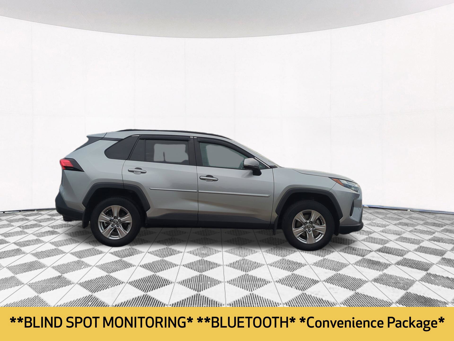 Used 2022 Toyota RAV4 XLE w/ Convenience Package AWD/4WD image 7