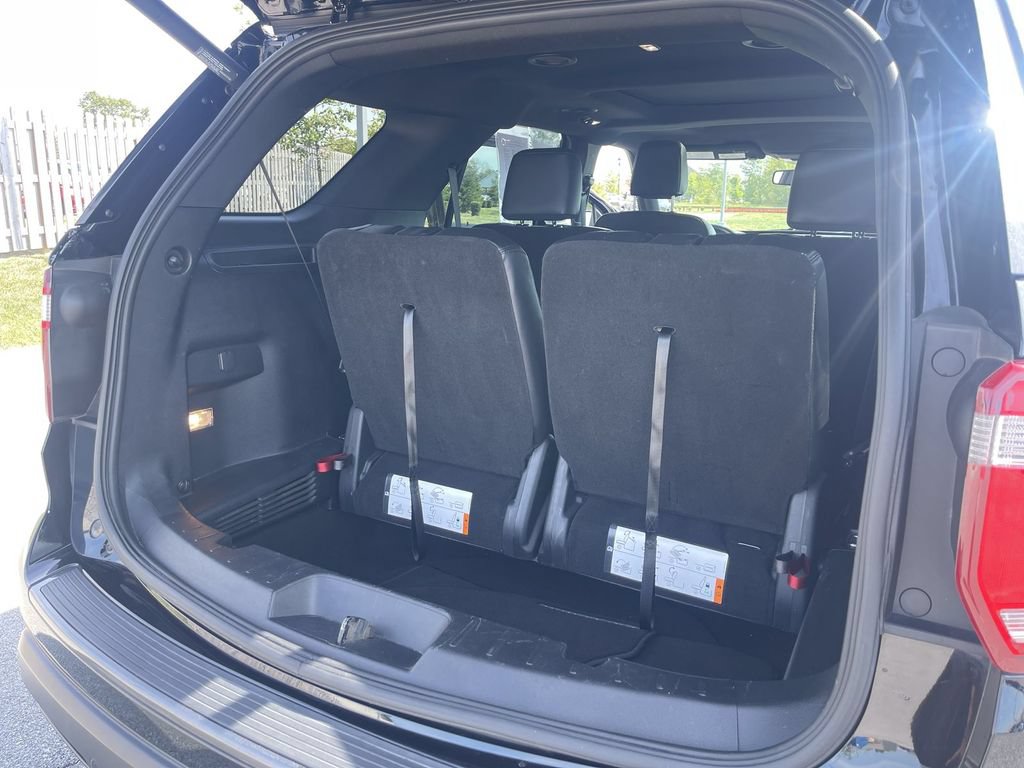 Used 2019 Ford Explorer XLT w/ Equipment Group 202A AWD/4WD image 16