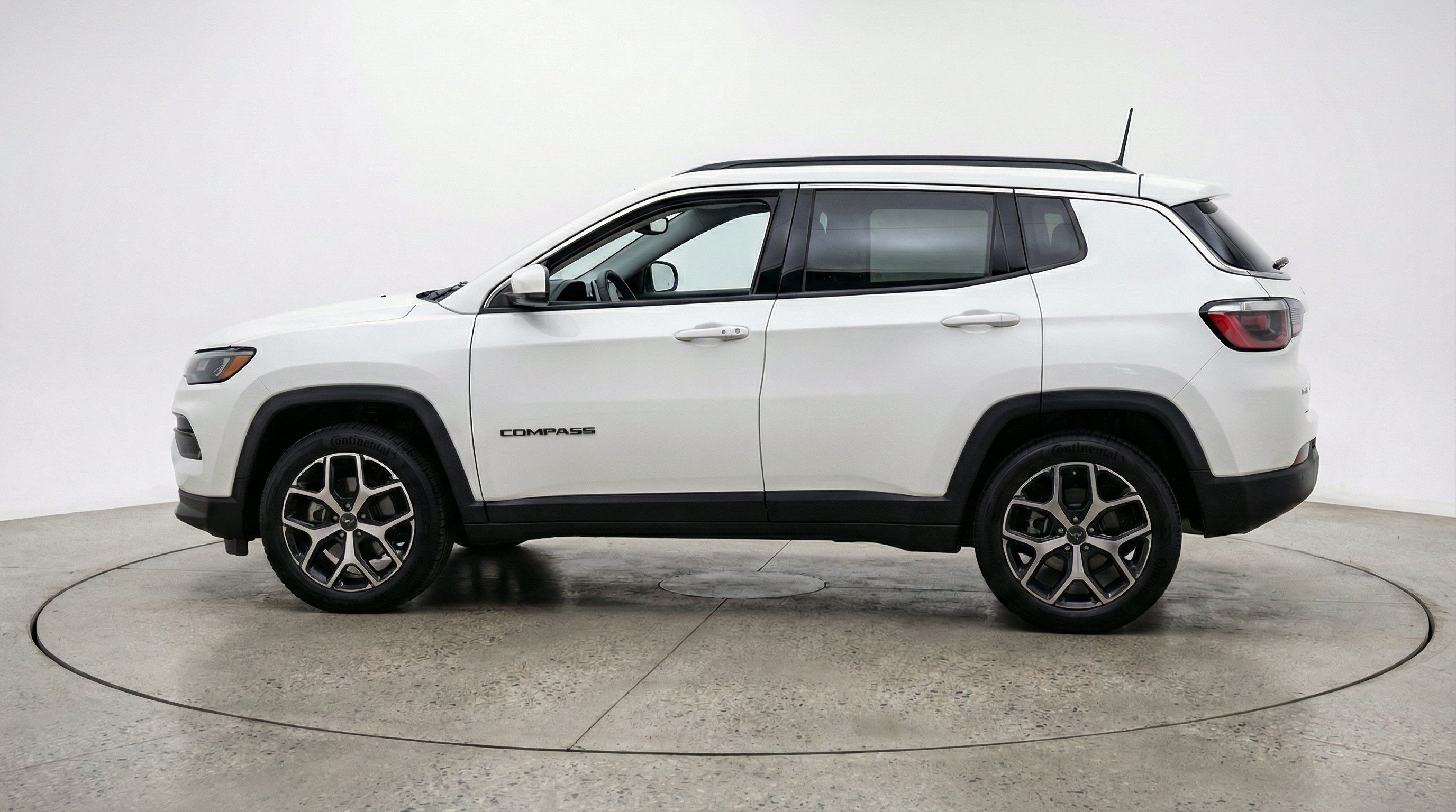 Used 2025 Jeep Compass Limited AWD/4WD image 5