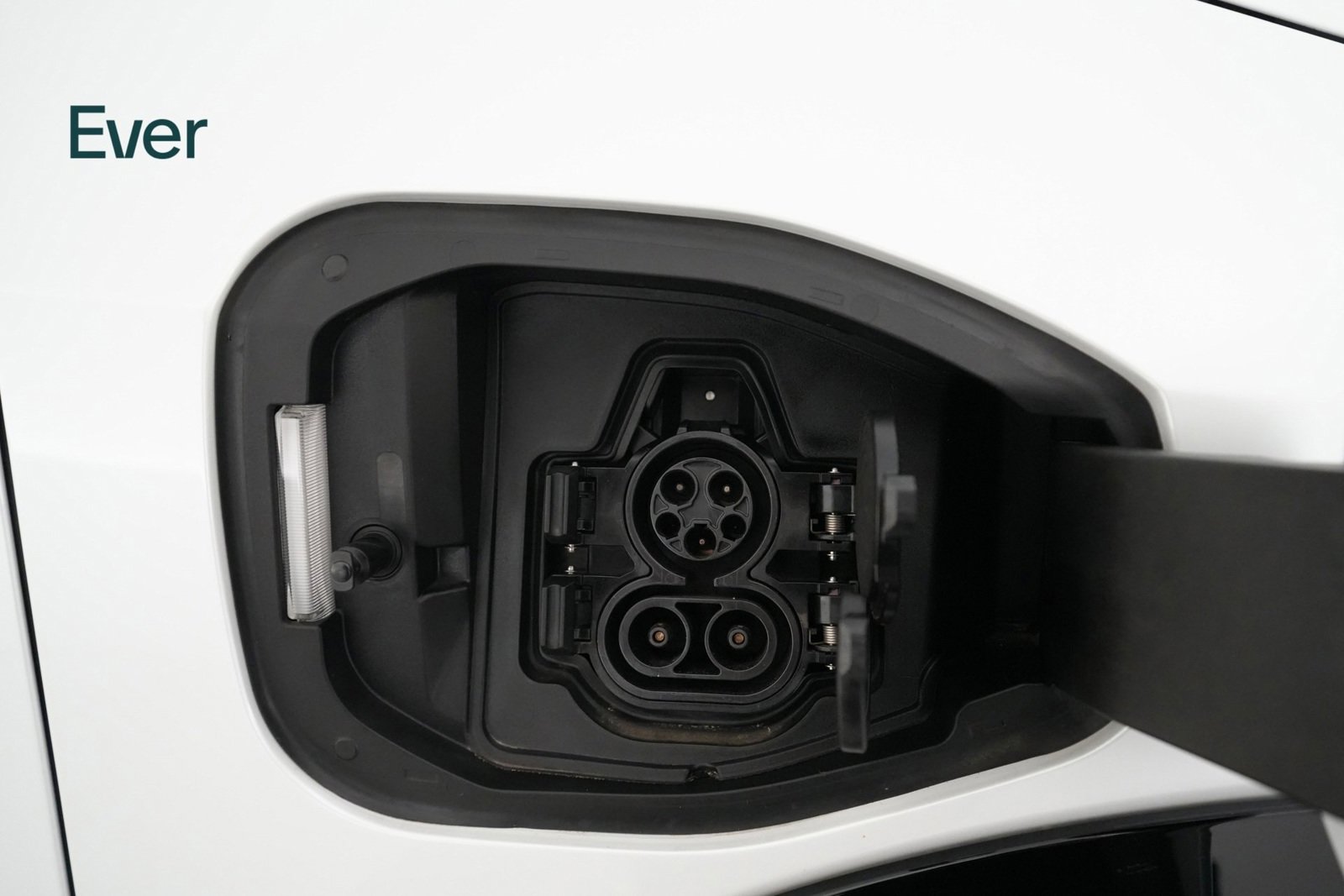 Used 2023 Nissan Ariya FWD image 24