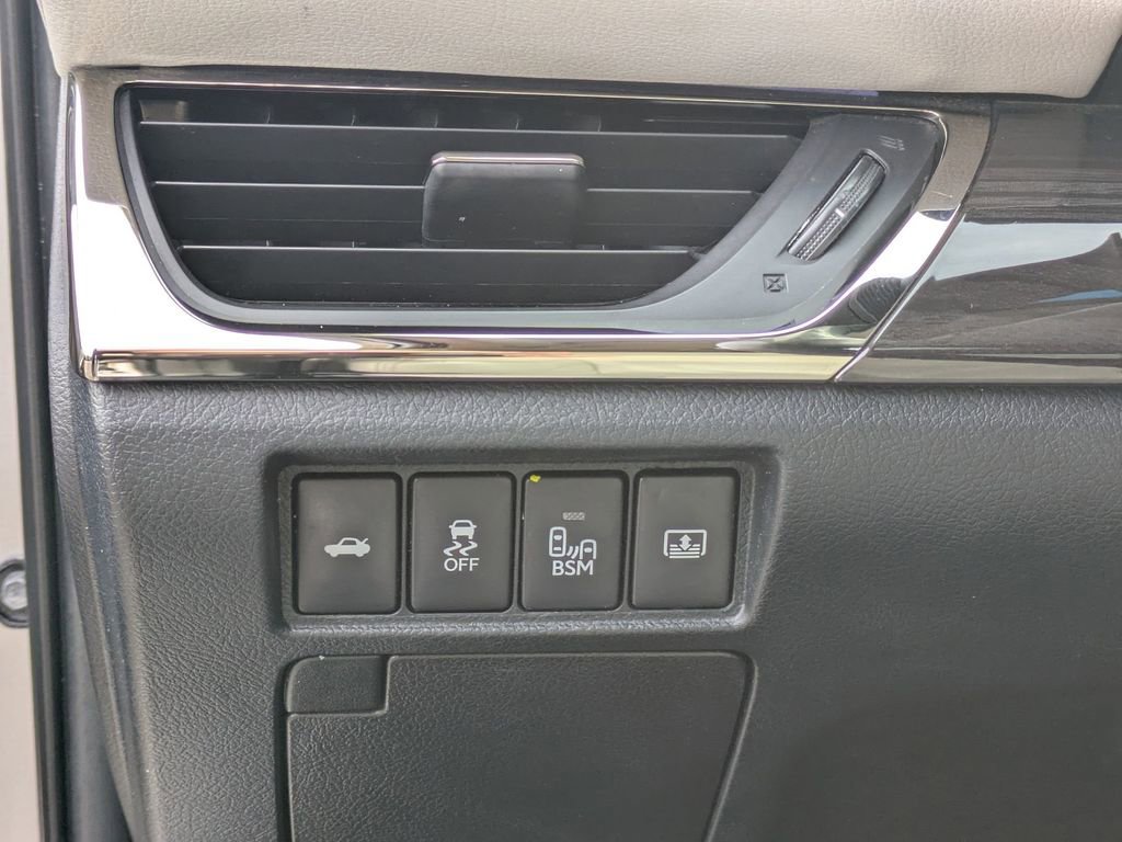 Used 2015 Toyota Avalon XLE Touring image 16