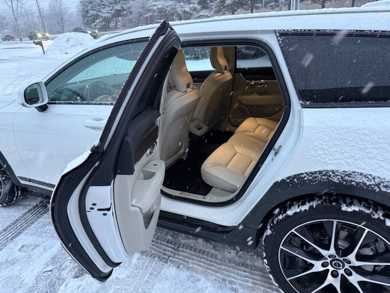 Used 2020 Volvo V90 T6 Cross Country AWD/4WD image 13