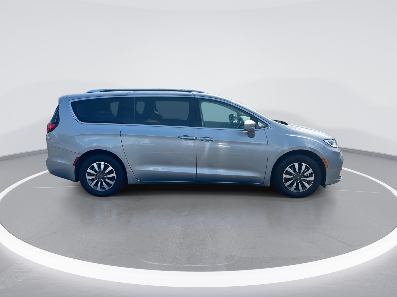 Used 2021 Chrysler Pacifica Touring-L FWD image 10