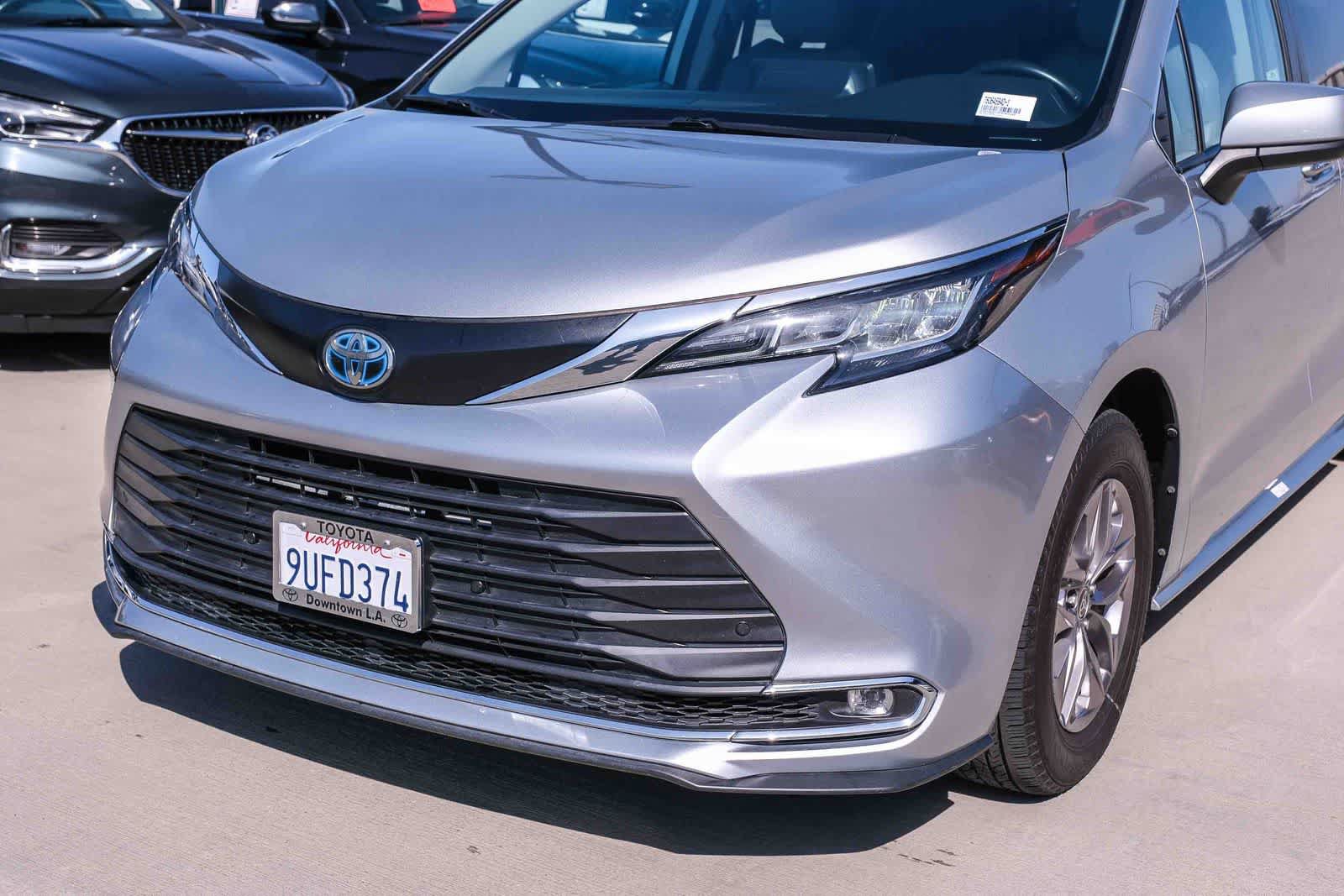 Certified 2023 Toyota Sienna XLE FWD image 11