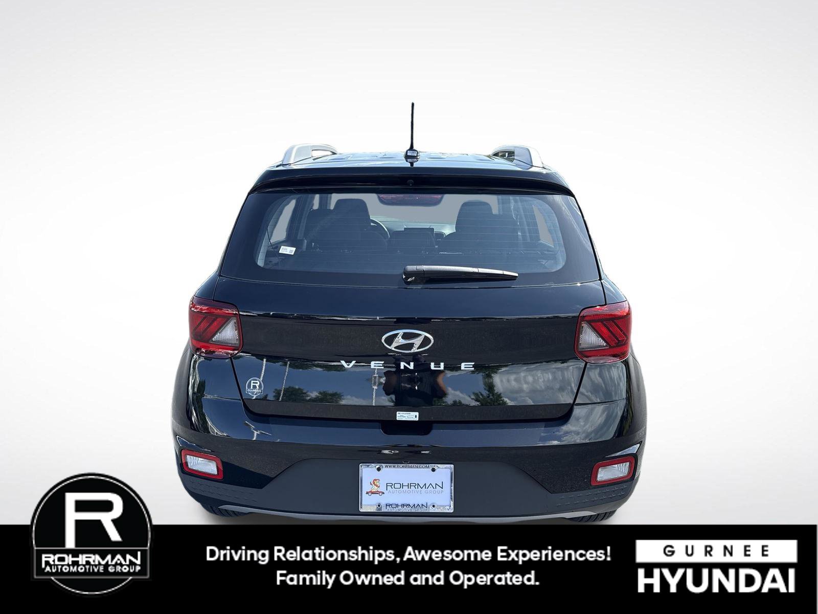 Used 2026 Hyundai Venue SEL FWD image 8