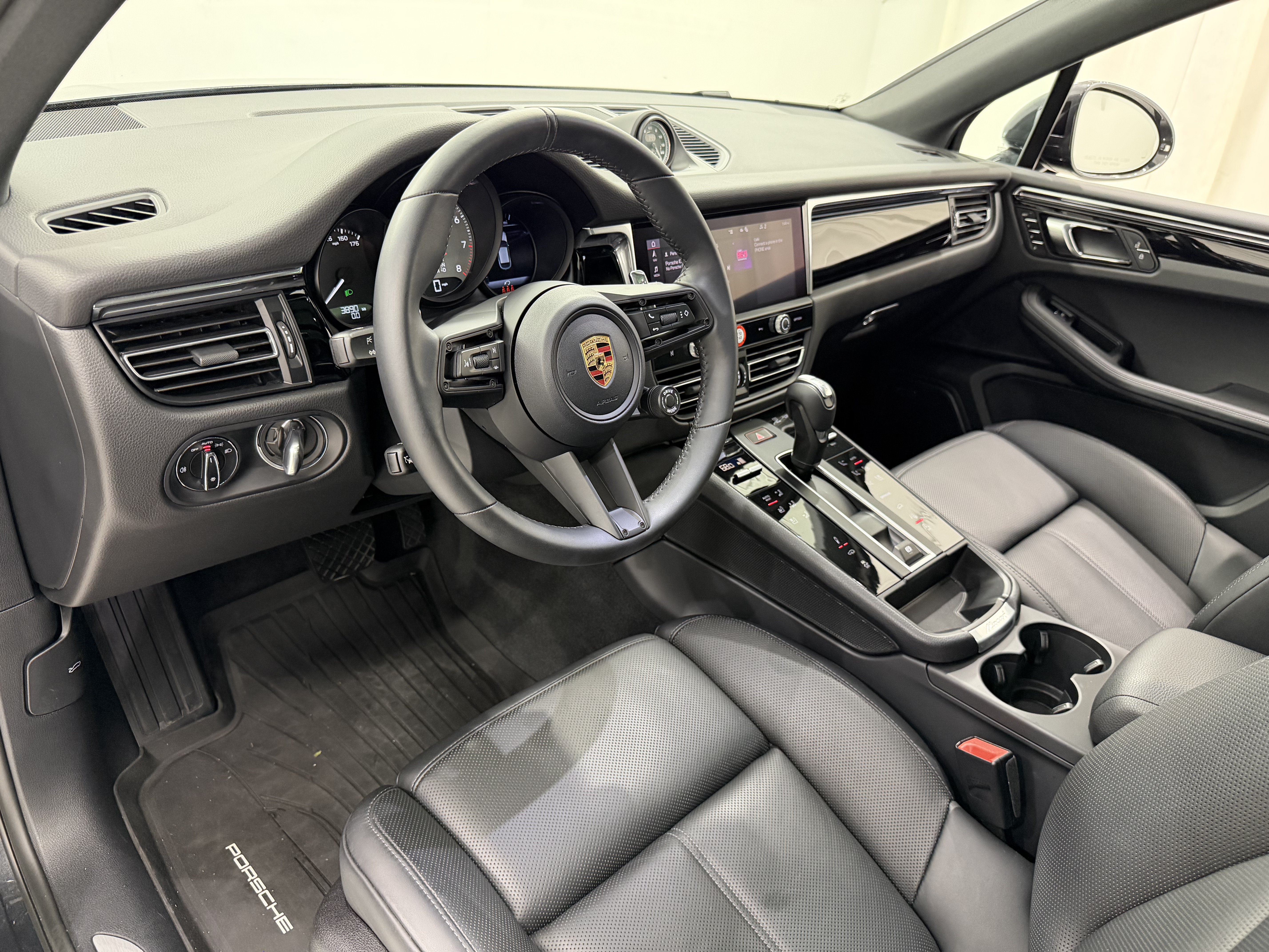 Certified 2026 Porsche Macan S AWD/4WD image 4