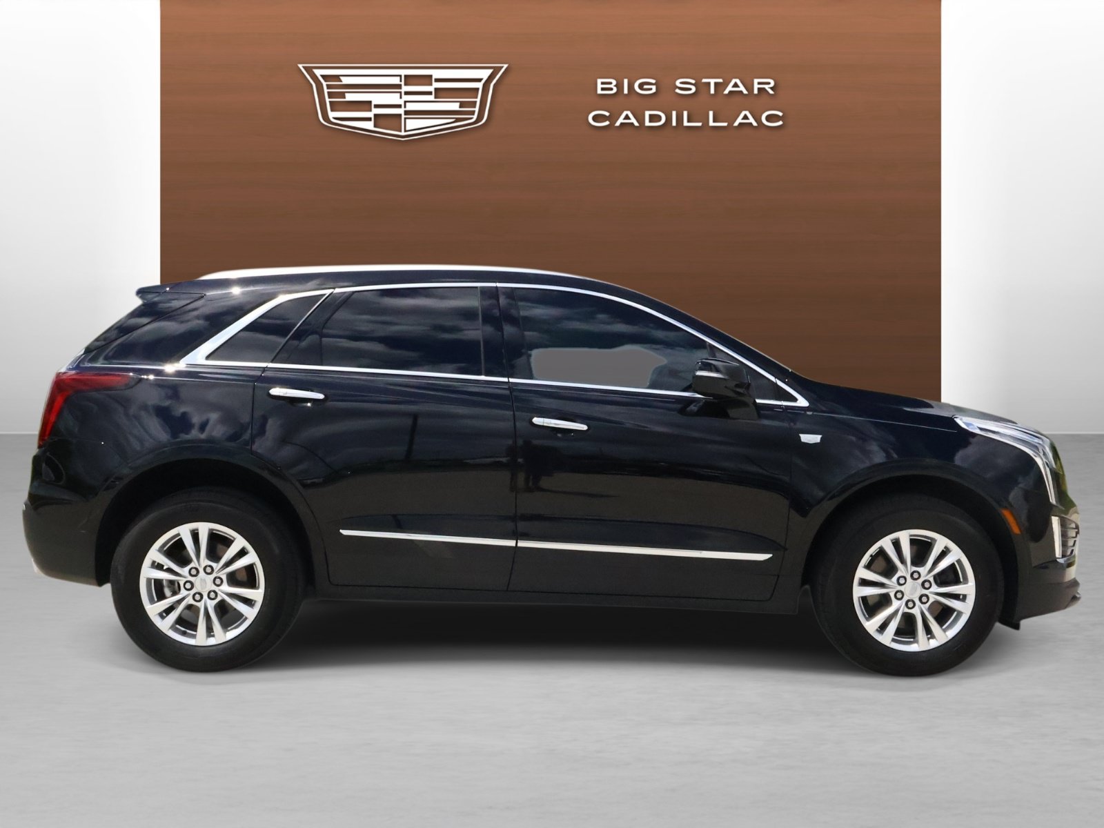 Used 2025 Cadillac XT5 Luxury w/ LPO, Floor Liner Package FWD image 6