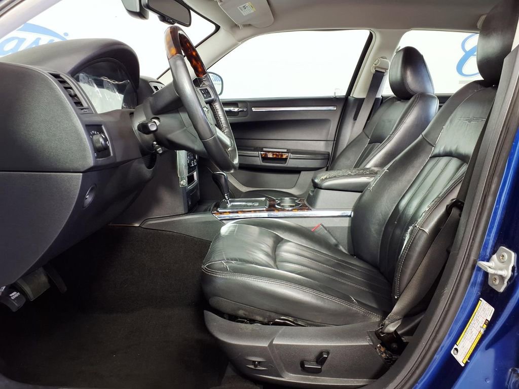 Used 2009 Chrysler 300 C image 9
