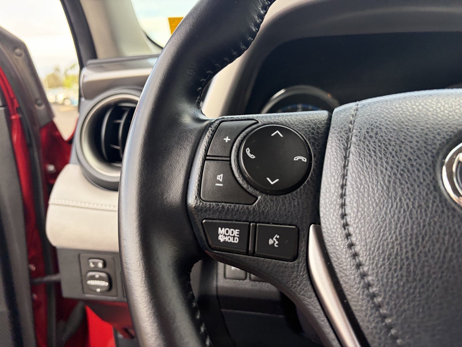 Used 2016 Toyota RAV4 Limited AWD/4WD image 29