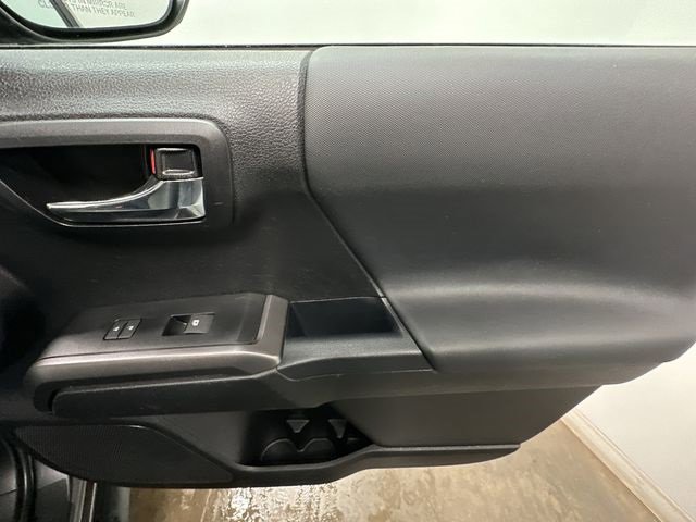 Used 2022 Toyota Tacoma TRD Off-Road image 22