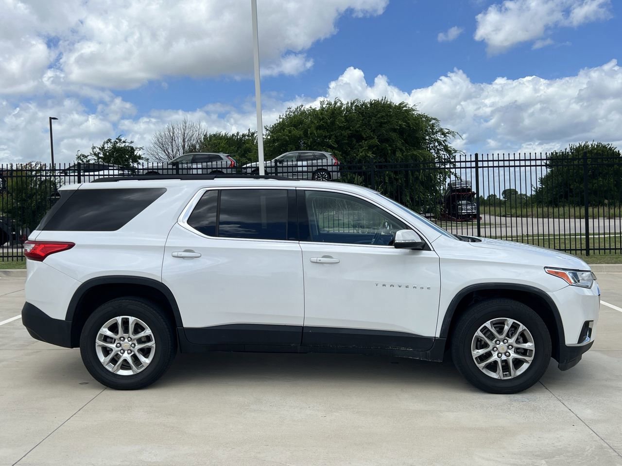 Used 2021 Chevrolet Traverse LT AWD/4WD image 3