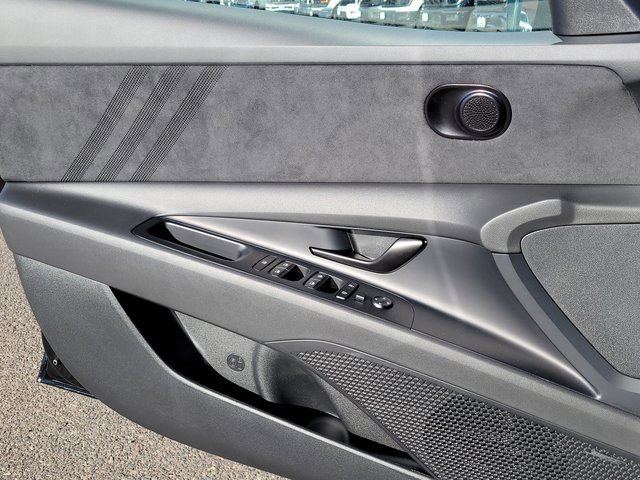 Used 2024 Hyundai Elantra N Base image 7